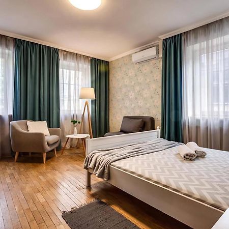 Apartamenty On Knyazya Romana Lviv Extérieur photo