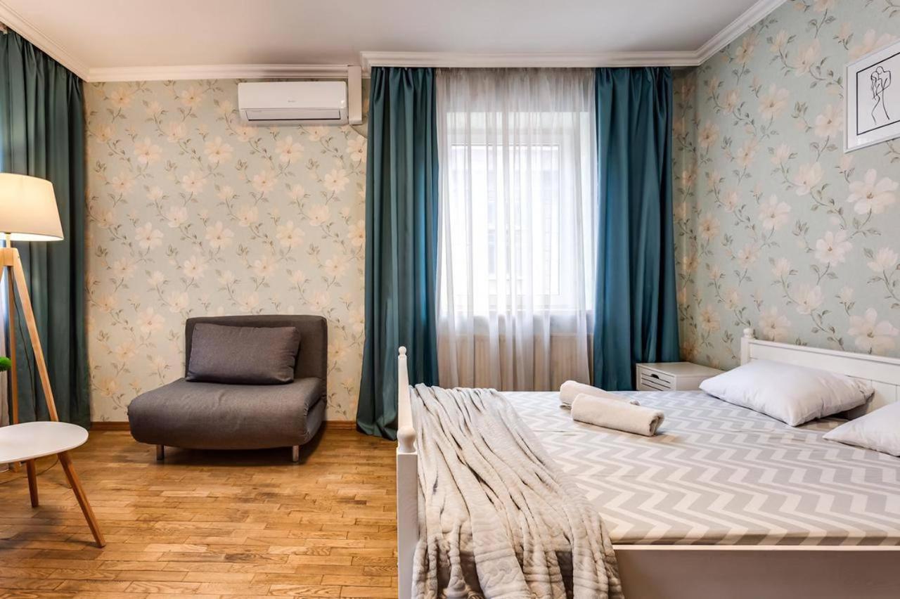 Apartamenty On Knyazya Romana Lviv Extérieur photo