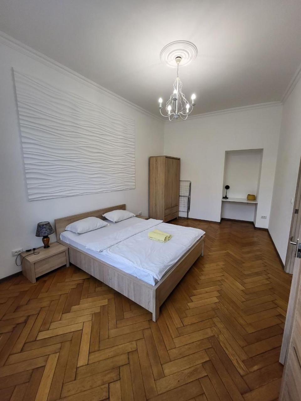 Apartamenty On Knyazya Romana Lviv Extérieur photo