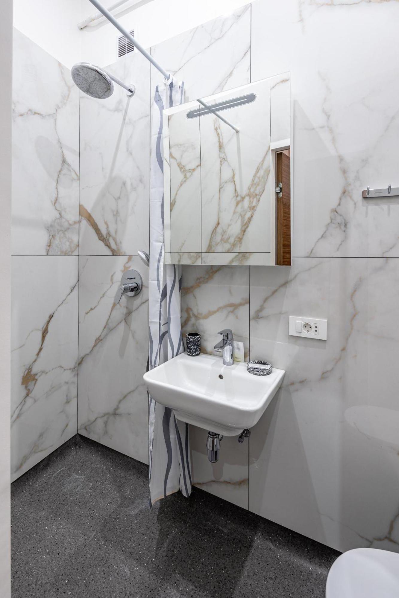Apartamenty On Knyazya Romana Lviv Extérieur photo