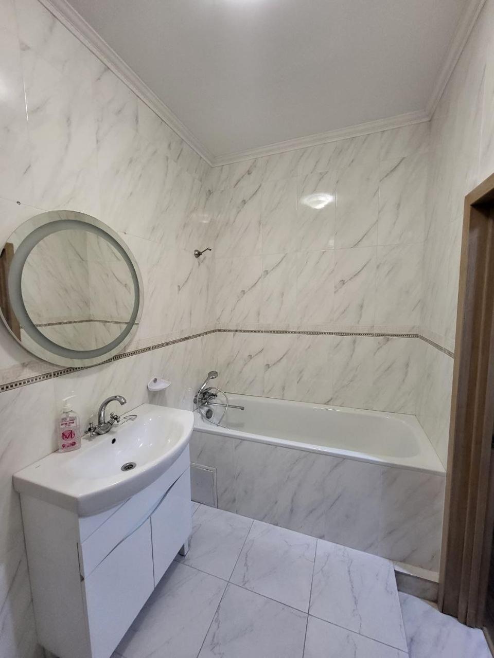 Apartamenty On Knyazya Romana Lviv Extérieur photo