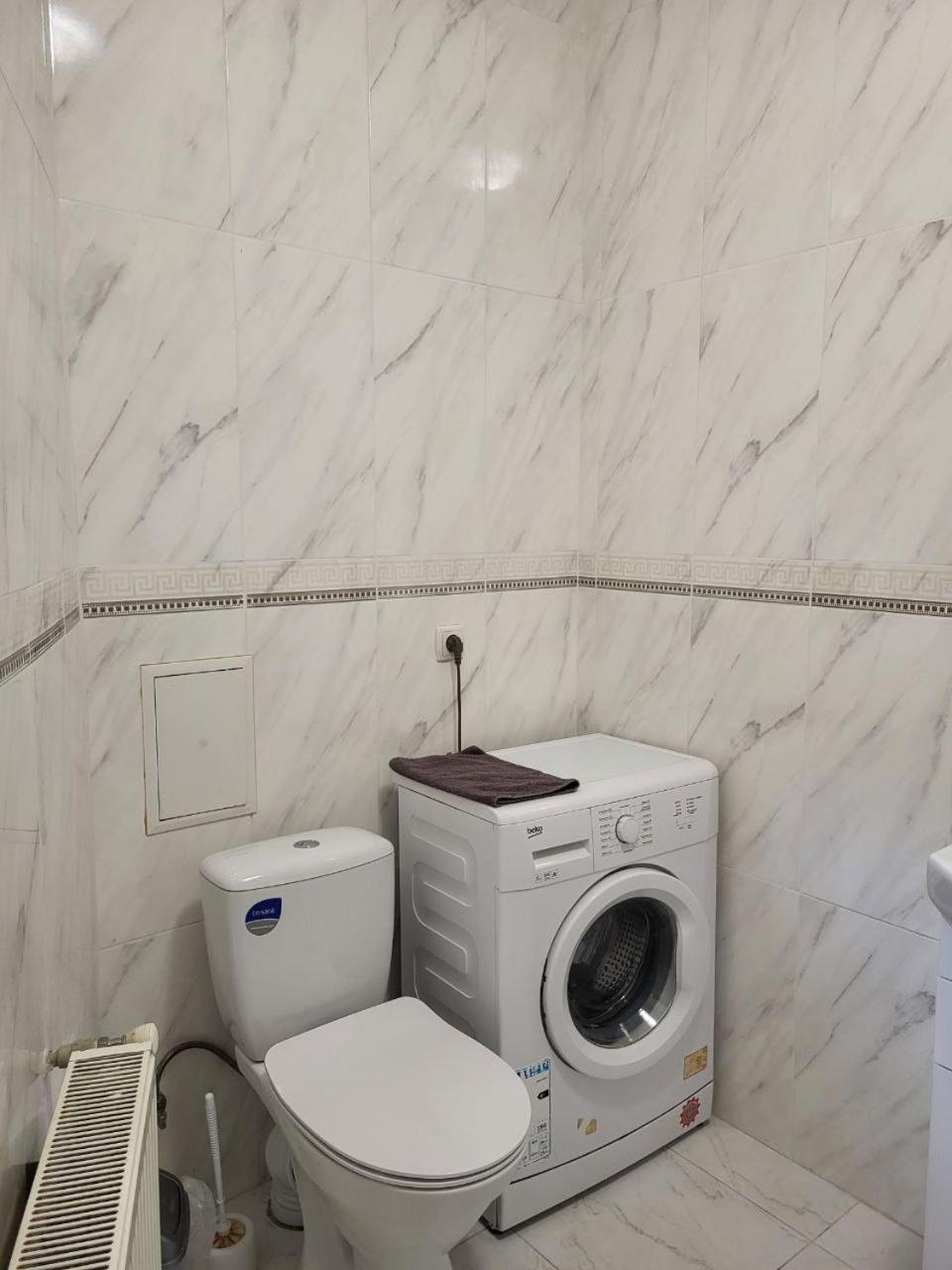 Apartamenty On Knyazya Romana Lviv Extérieur photo