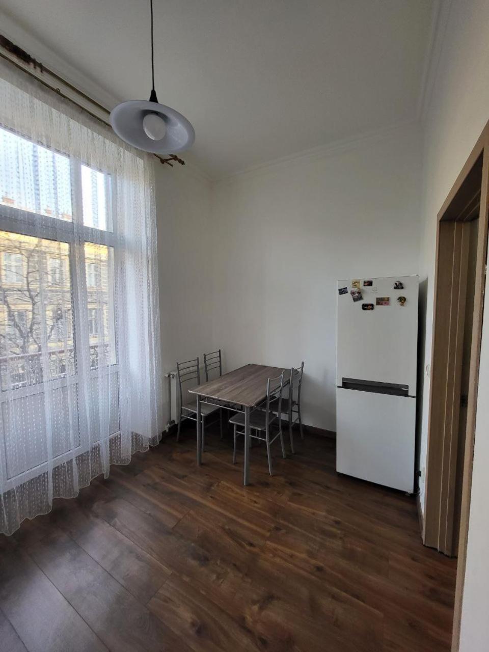 Apartamenty On Knyazya Romana Lviv Extérieur photo