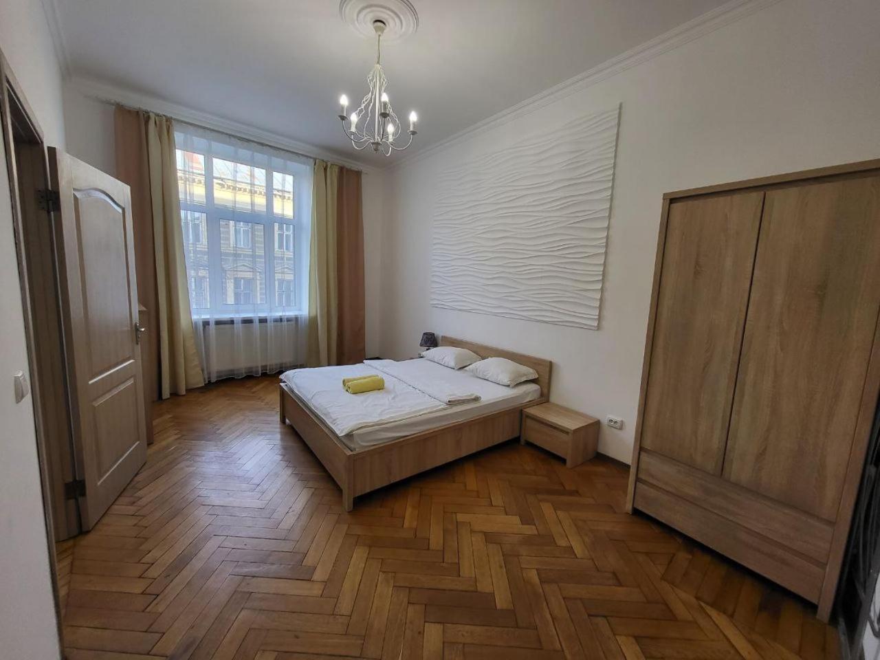 Apartamenty On Knyazya Romana Lviv Extérieur photo